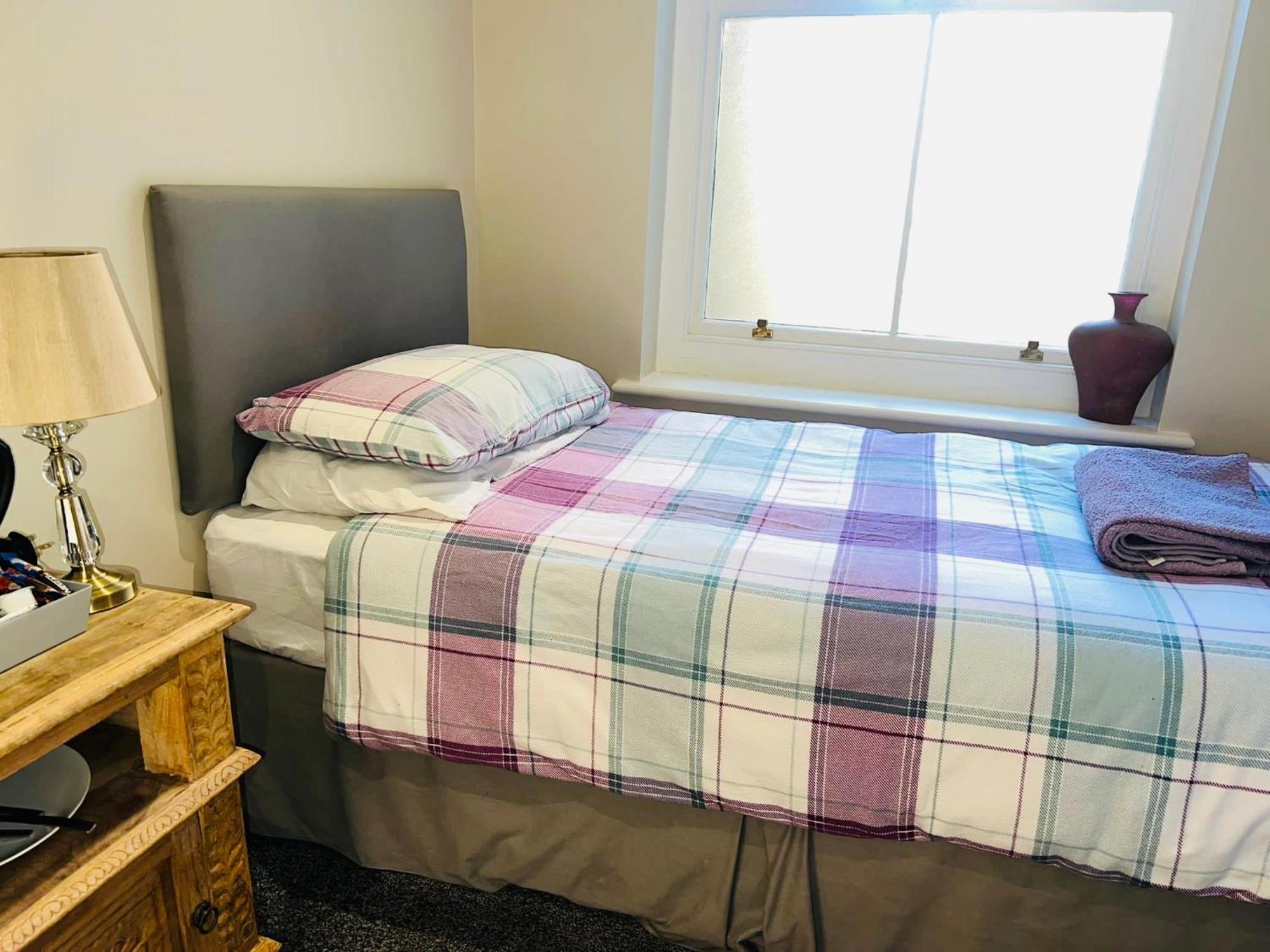 Single Room - Bed For The Night - Close To Beach St Leonards-on-Sea Exterior photo